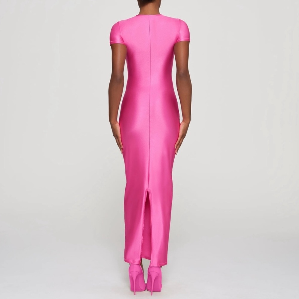 🌸🌸NWT SKIMS SHINE JERSEY LONG DRESS IN HOT PINK SIZE SMALL. Gorgeous !!
